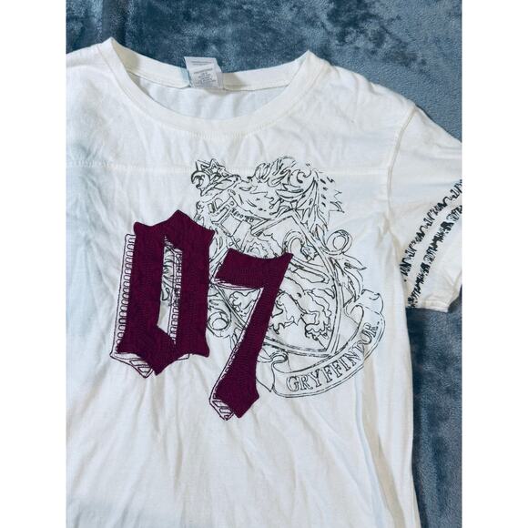 Harry Potter Universal Studios Gryffindor Causal Embroidered Tee Off White XL - Picture 6 of 7